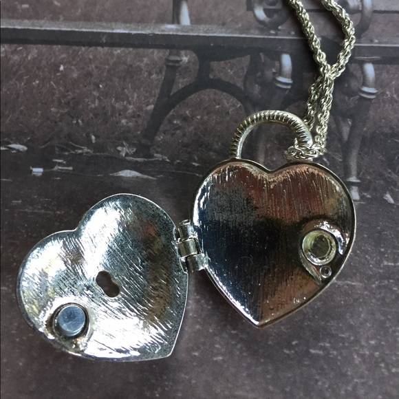 Heart Locket Necklace 🔐 - Picture 2 of 4
